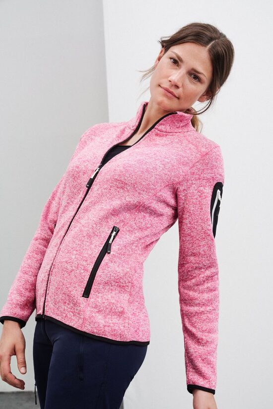 ADĪTA FLĪSA JAKA SIEVIEŠU